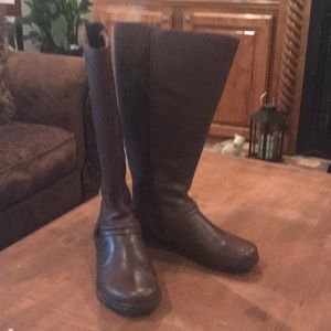 Clark’s zip up leather boot wide calf